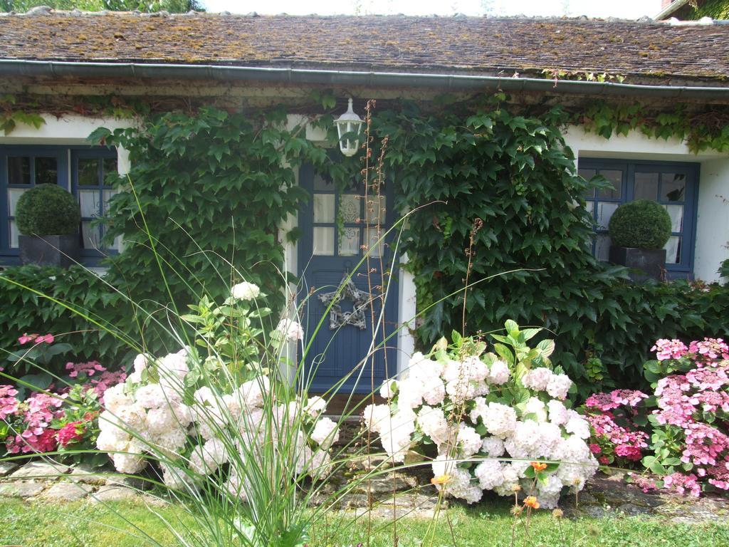 Bed and Breakfast Les Glycines Ury Exterior foto