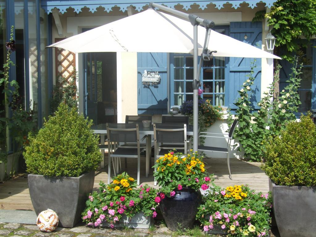 Bed and Breakfast Les Glycines Ury Exterior foto