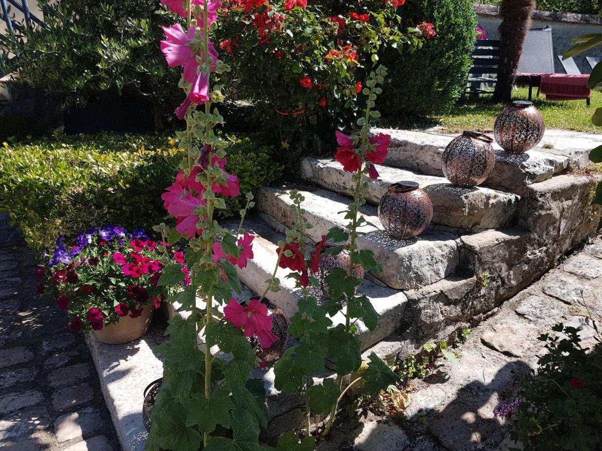 Bed and Breakfast Les Glycines Ury Exterior foto