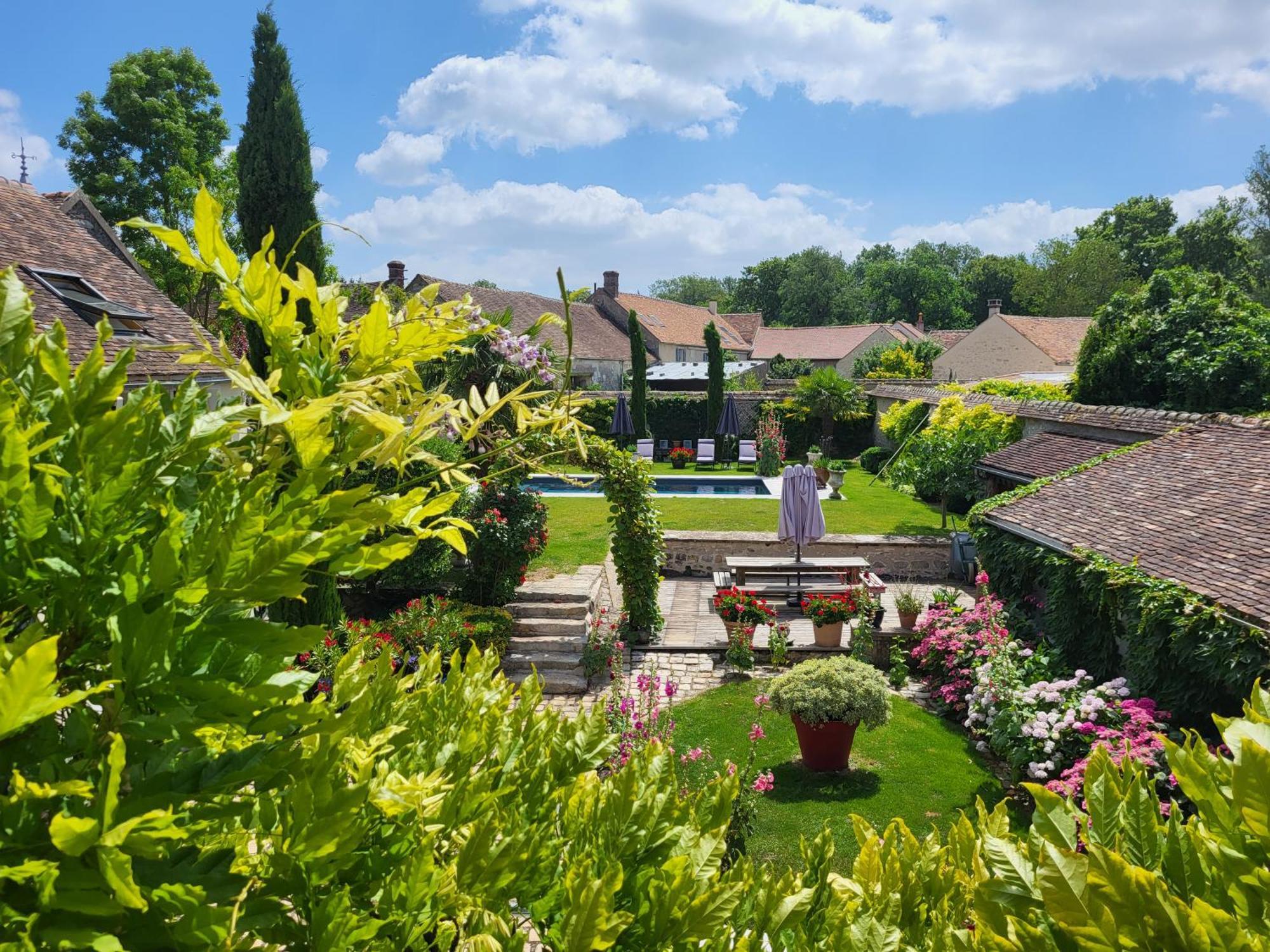 Bed and Breakfast Les Glycines Ury Exterior foto