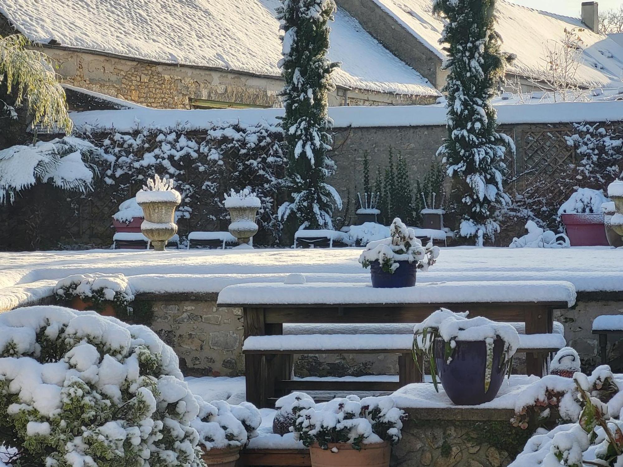 Bed and Breakfast Les Glycines Ury Exterior foto