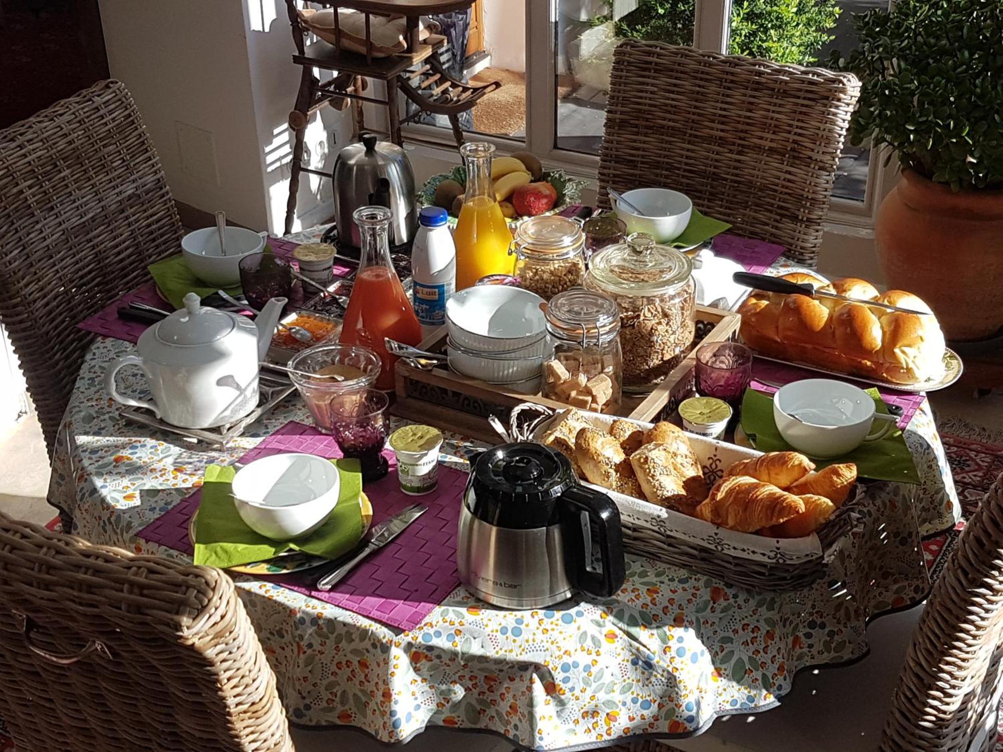 Bed and Breakfast Les Glycines Ury Exterior foto